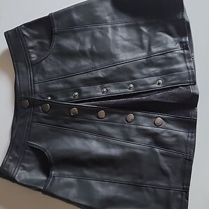 Express size 00 fauz leather button up skirt
